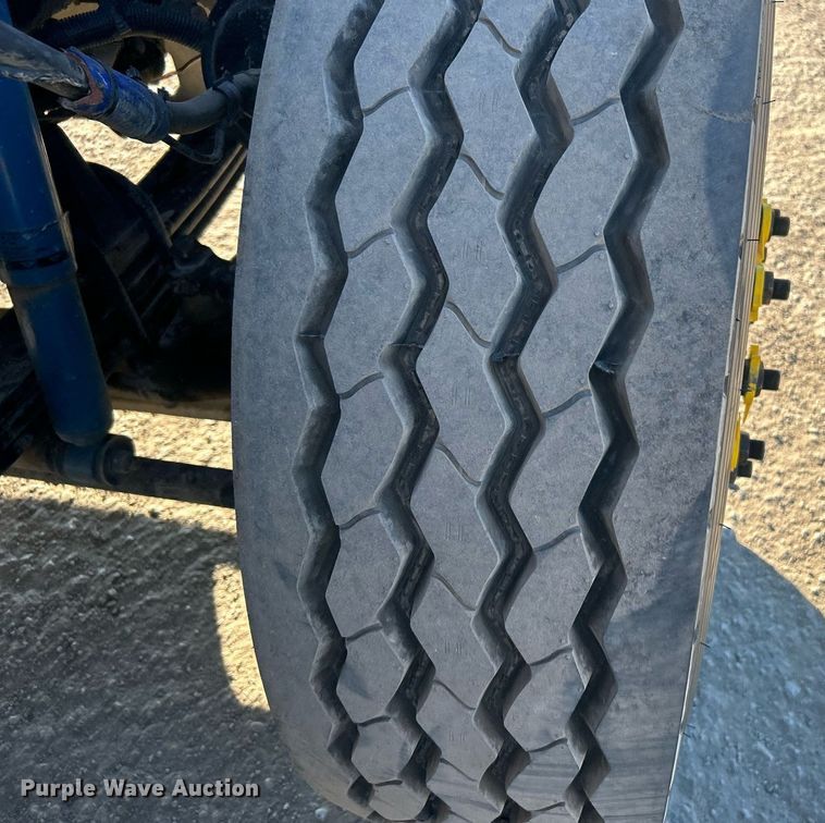 image for item DJ6497 2013 Kenworth W900  semi truck