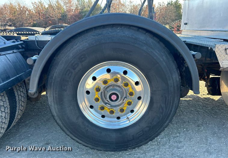 image for item DJ6497 2013 Kenworth W900  semi truck