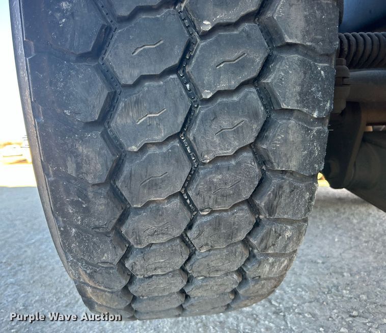 image for item DJ6497 2013 Kenworth W900  semi truck