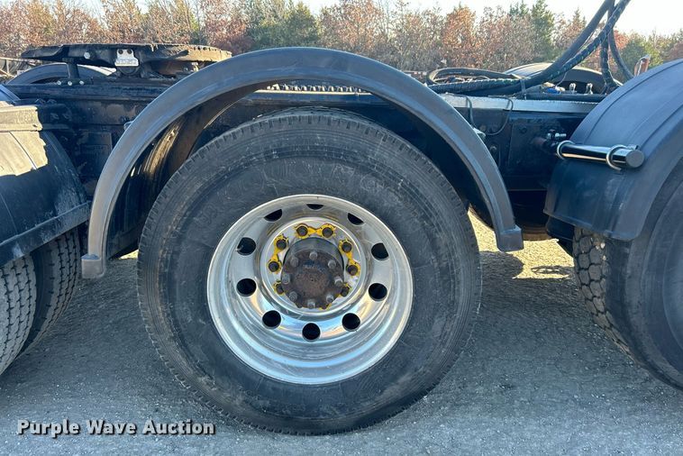 image for item DJ6497 2013 Kenworth W900  semi truck