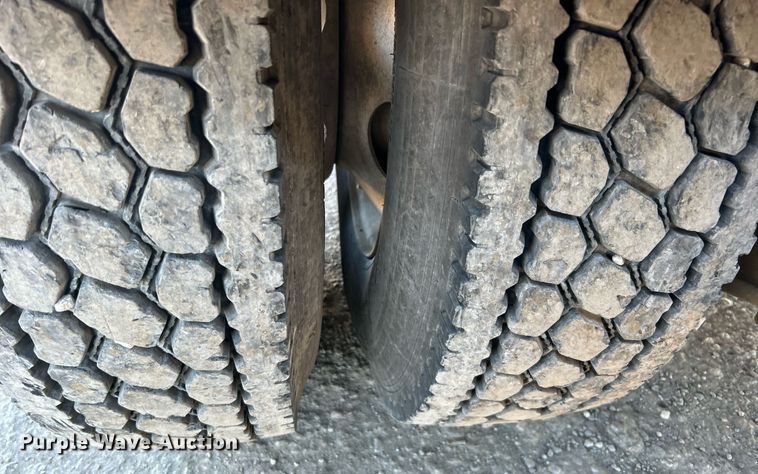 image for item DJ6497 2013 Kenworth W900  semi truck