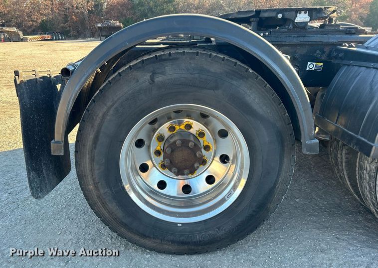 image for item DJ6497 2013 Kenworth W900  semi truck