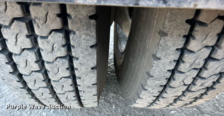 image for item DJ6497 2013 Kenworth W900  semi truck