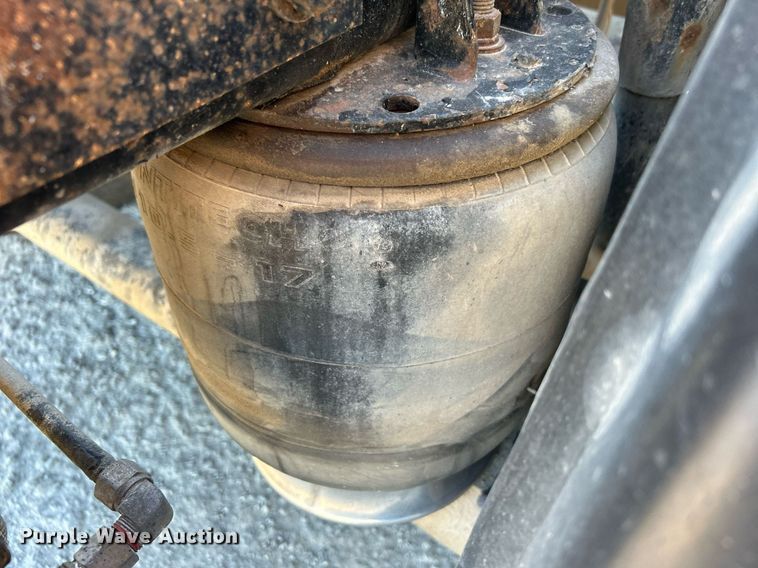 image for item DJ6497 2013 Kenworth W900  semi truck