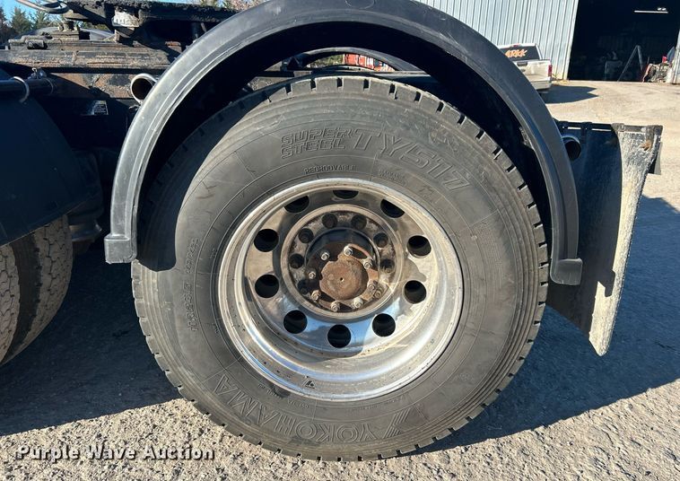 image for item DJ6497 2013 Kenworth W900  semi truck