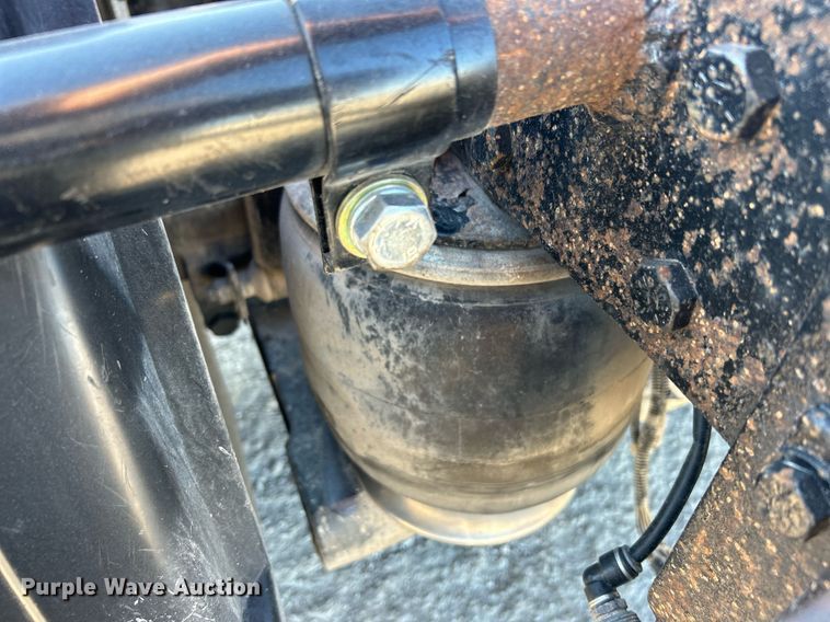 image for item DJ6497 2013 Kenworth W900  semi truck