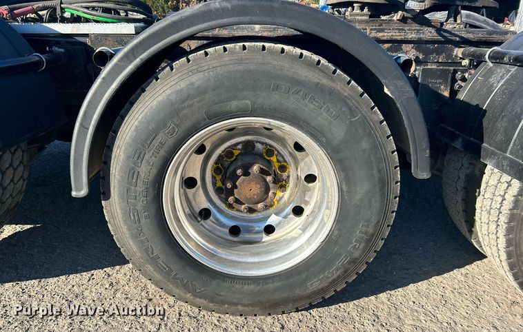 image for item DJ6497 2013 Kenworth W900  semi truck