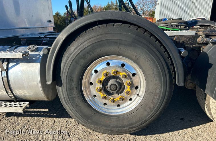 image for item DJ6497 2013 Kenworth W900  semi truck