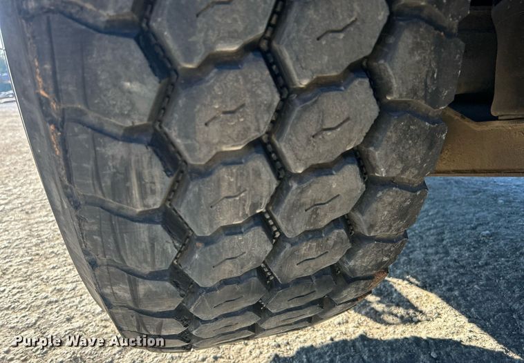 image for item DJ6497 2013 Kenworth W900  semi truck