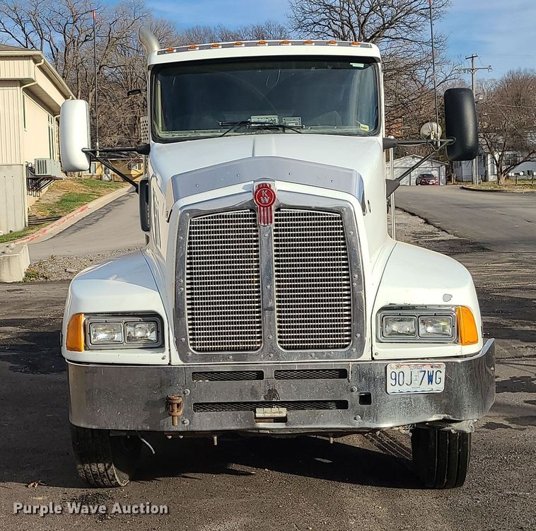 image for item DK4167 2000 Kenworth T600  semi truck