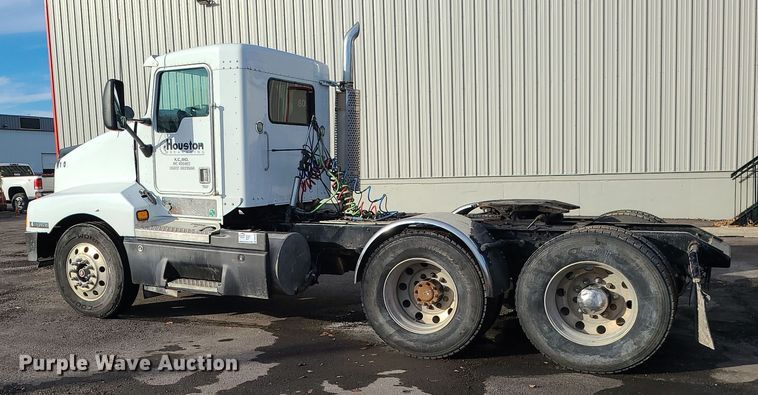 image for item DK4167 2000 Kenworth T600  semi truck