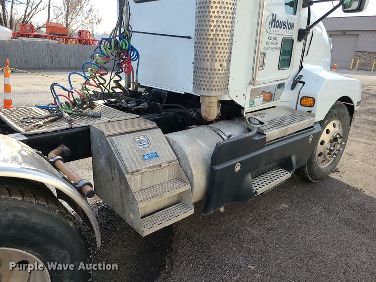 image for item DK4167 2000 Kenworth T600  semi truck