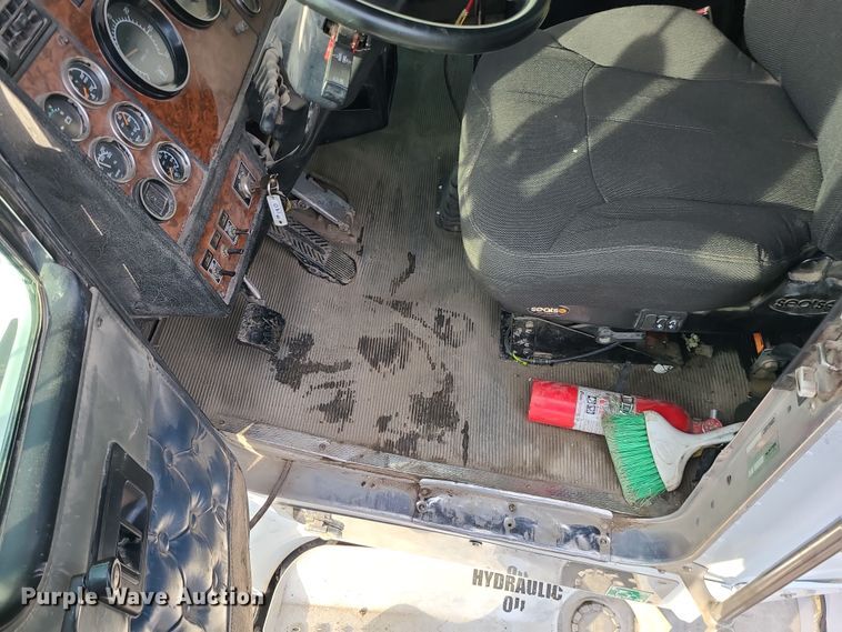 image for item DK4167 2000 Kenworth T600  semi truck