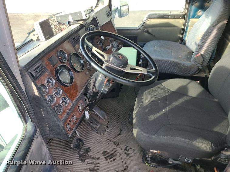 image for item DK4167 2000 Kenworth T600  semi truck