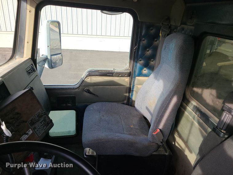 image for item DK4167 2000 Kenworth T600  semi truck