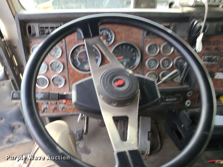 image for item DK4167 2000 Kenworth T600  semi truck