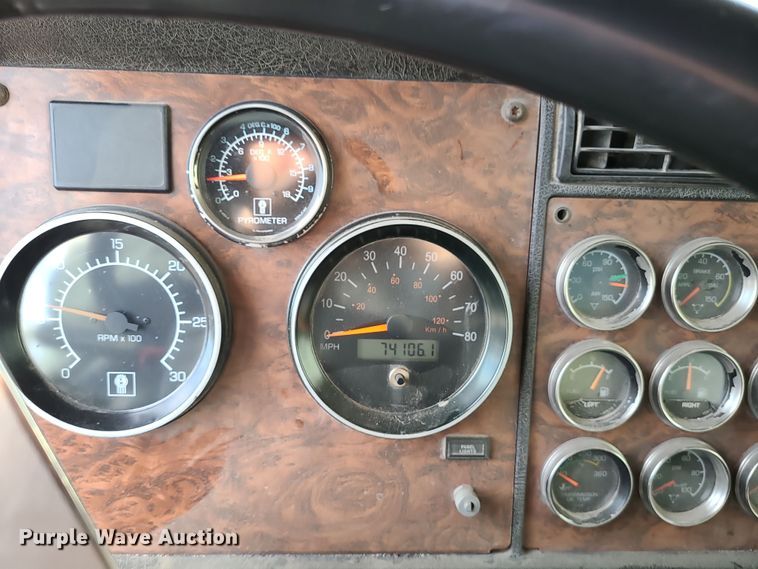 image for item DK4167 2000 Kenworth T600  semi truck