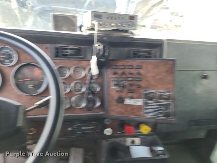 image for item DK4167 2000 Kenworth T600  semi truck