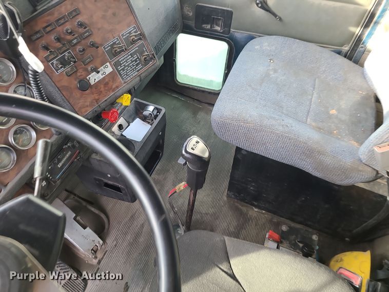 image for item DK4167 2000 Kenworth T600  semi truck