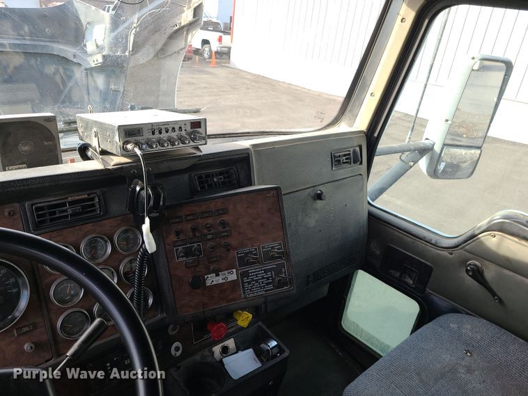 image for item DK4167 2000 Kenworth T600  semi truck