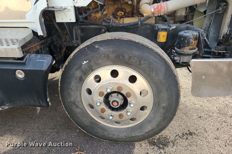 image for item DK4167 2000 Kenworth T600  semi truck