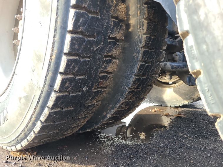 image for item DK4167 2000 Kenworth T600  semi truck