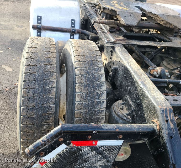 image for item DK4167 2000 Kenworth T600  semi truck