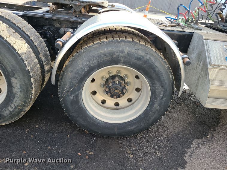 image for item DK4167 2000 Kenworth T600  semi truck