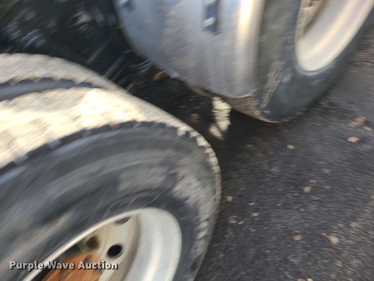 image for item DK4167 2000 Kenworth T600  semi truck