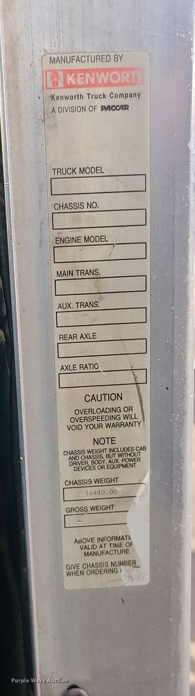 image for item DK4167 2000 Kenworth T600  semi truck