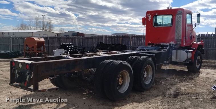 image for item DK8862 1999 Oshkosh FF-115  truck cab and chassis