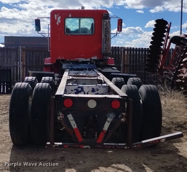 image for item DK8862 1999 Oshkosh FF-115  truck cab and chassis