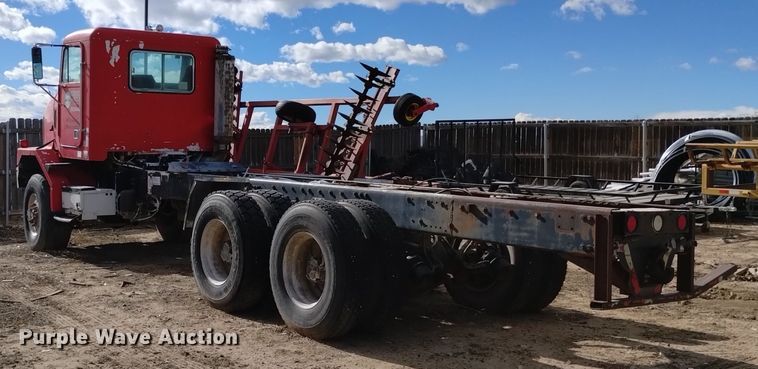 image for item DK8862 1999 Oshkosh FF-115  truck cab and chassis