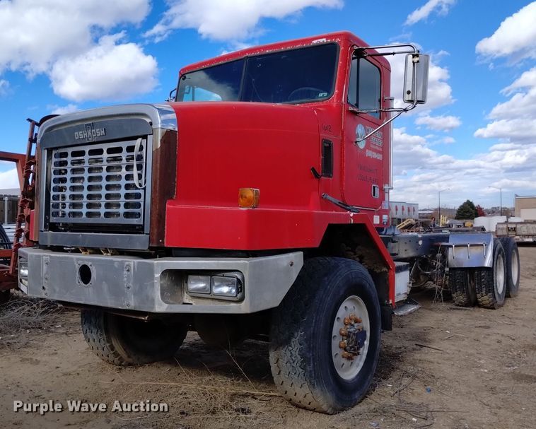 image for item DK8862 1999 Oshkosh FF-115  truck cab and chassis