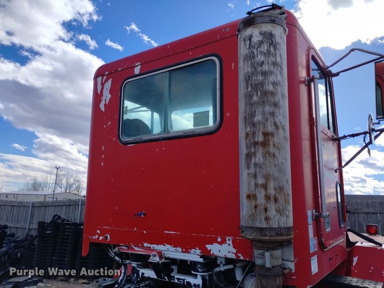 image for item DK8862 1999 Oshkosh FF-115  truck cab and chassis