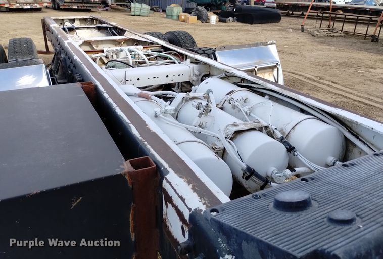 image for item DK8862 1999 Oshkosh FF-115  truck cab and chassis