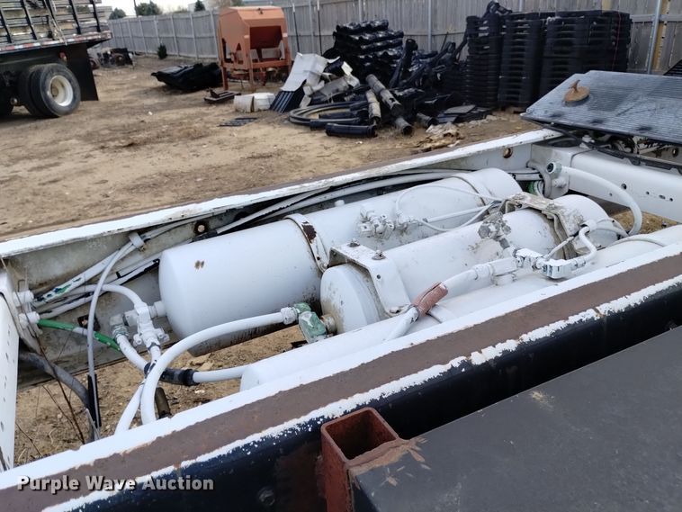 image for item DK8862 1999 Oshkosh FF-115  truck cab and chassis