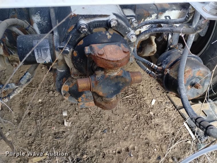 image for item DK8862 1999 Oshkosh FF-115  truck cab and chassis