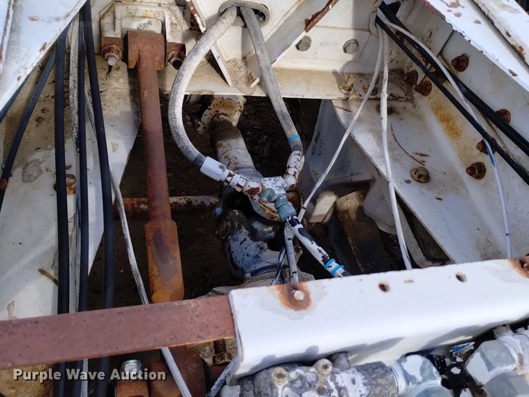 image for item DK8862 1999 Oshkosh FF-115  truck cab and chassis