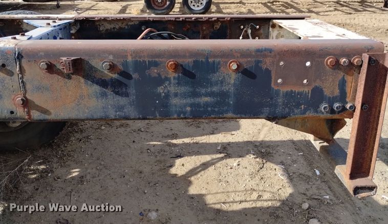 image for item DK8862 1999 Oshkosh FF-115  truck cab and chassis