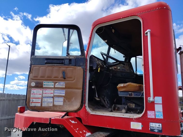 image for item DK8862 1999 Oshkosh FF-115  truck cab and chassis