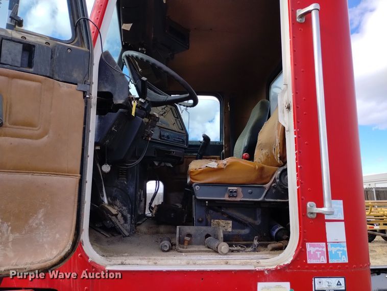 image for item DK8862 1999 Oshkosh FF-115  truck cab and chassis