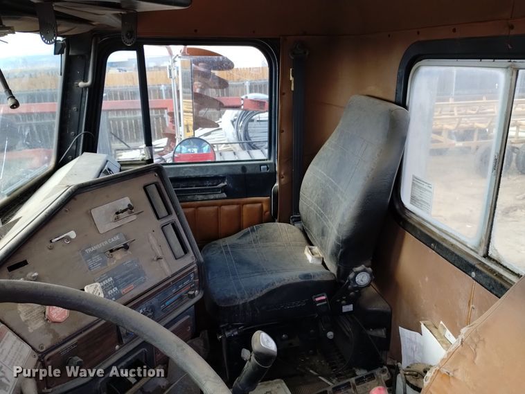 image for item DK8862 1999 Oshkosh FF-115  truck cab and chassis