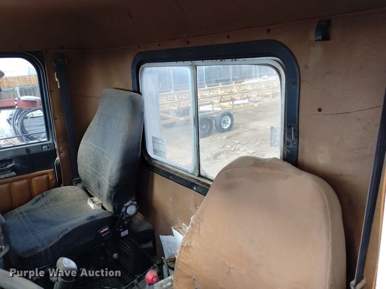 image for item DK8862 1999 Oshkosh FF-115  truck cab and chassis