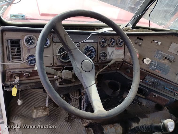 image for item DK8862 1999 Oshkosh FF-115  truck cab and chassis