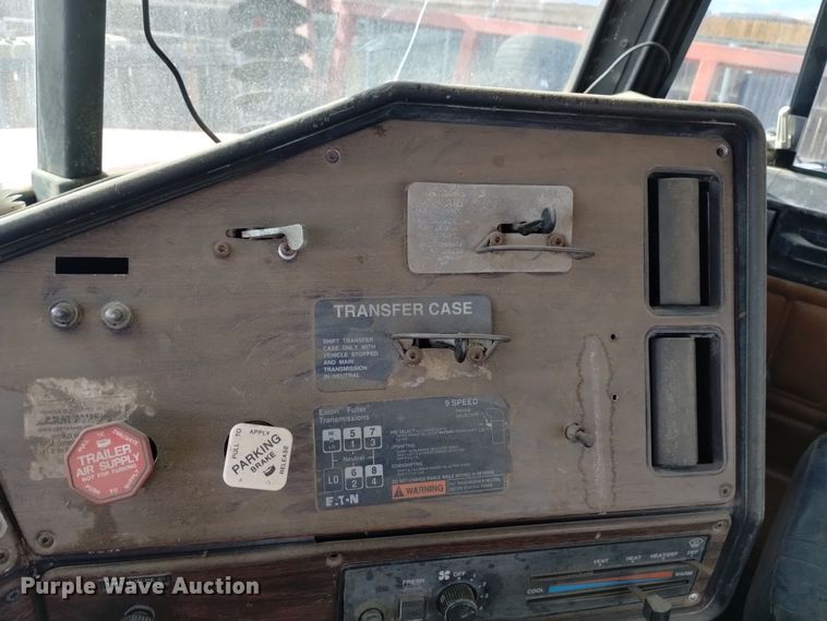 image for item DK8862 1999 Oshkosh FF-115  truck cab and chassis