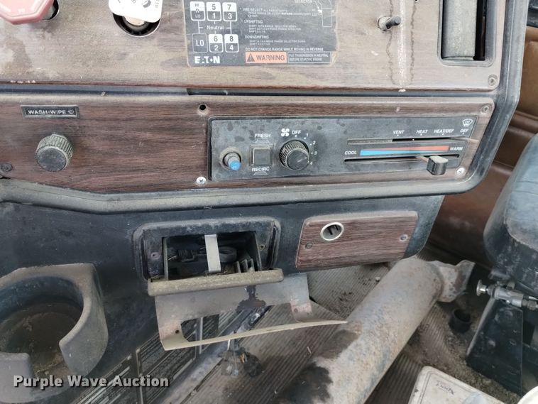 image for item DK8862 1999 Oshkosh FF-115  truck cab and chassis