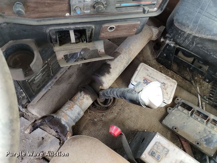 image for item DK8862 1999 Oshkosh FF-115  truck cab and chassis