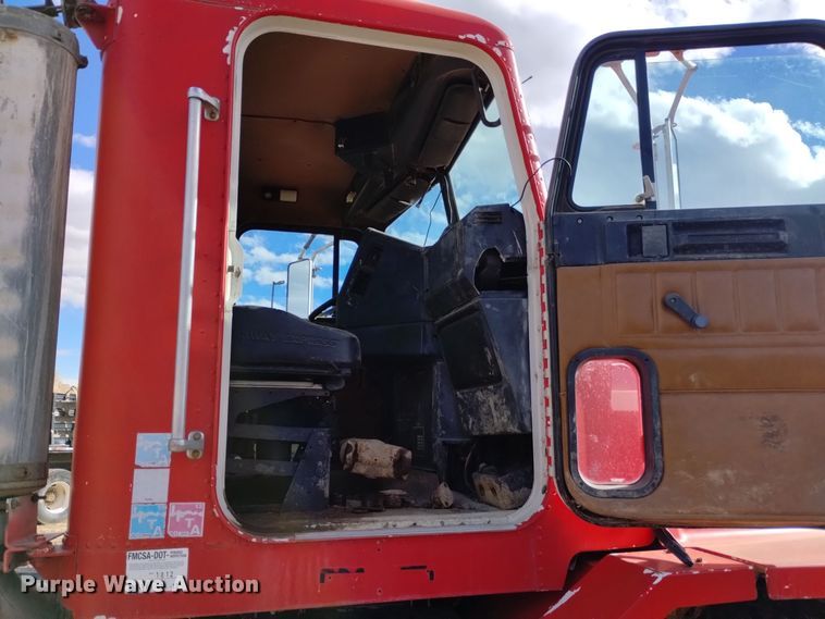 image for item DK8862 1999 Oshkosh FF-115  truck cab and chassis