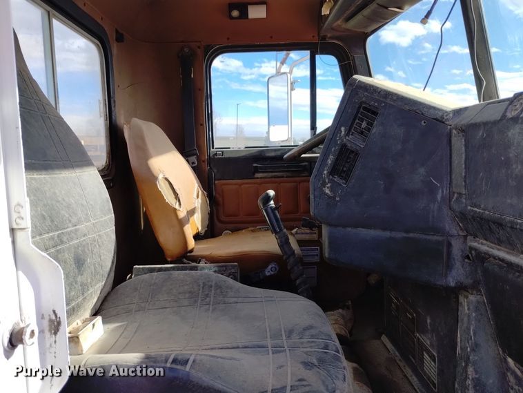 image for item DK8862 1999 Oshkosh FF-115  truck cab and chassis